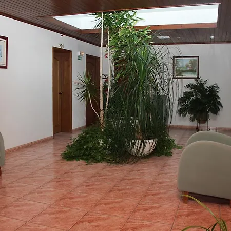 Lagoa Do Linho מלון 2*