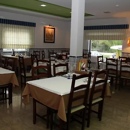 מלון Lagoa Do Linho 2*