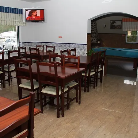 Lagoa Do Linho מלון 2*