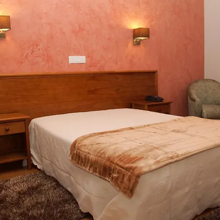 מלון Lagoa Do Linho 2*